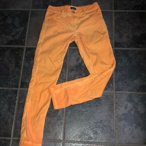 Allen B-jeans-women’s size 8. Perfect condition.